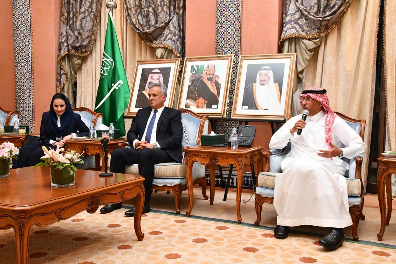  The ambassador of the Custodian of the Two Holy Mosques hosts a dinner in honor of the delegation of Saudi businessmen.